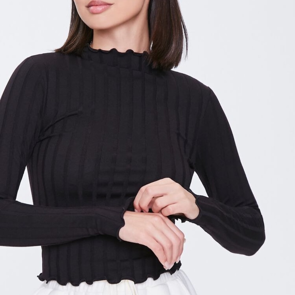 SALE!!  Ribbed Lettuce-Edge Top